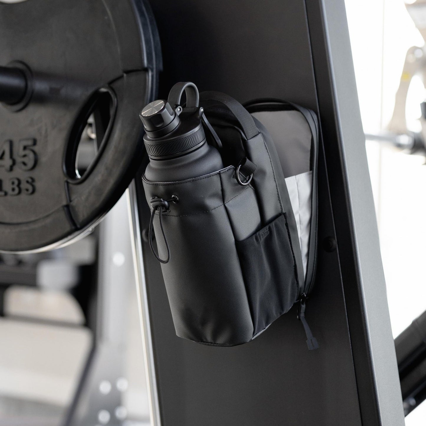 Magnetic gym bag